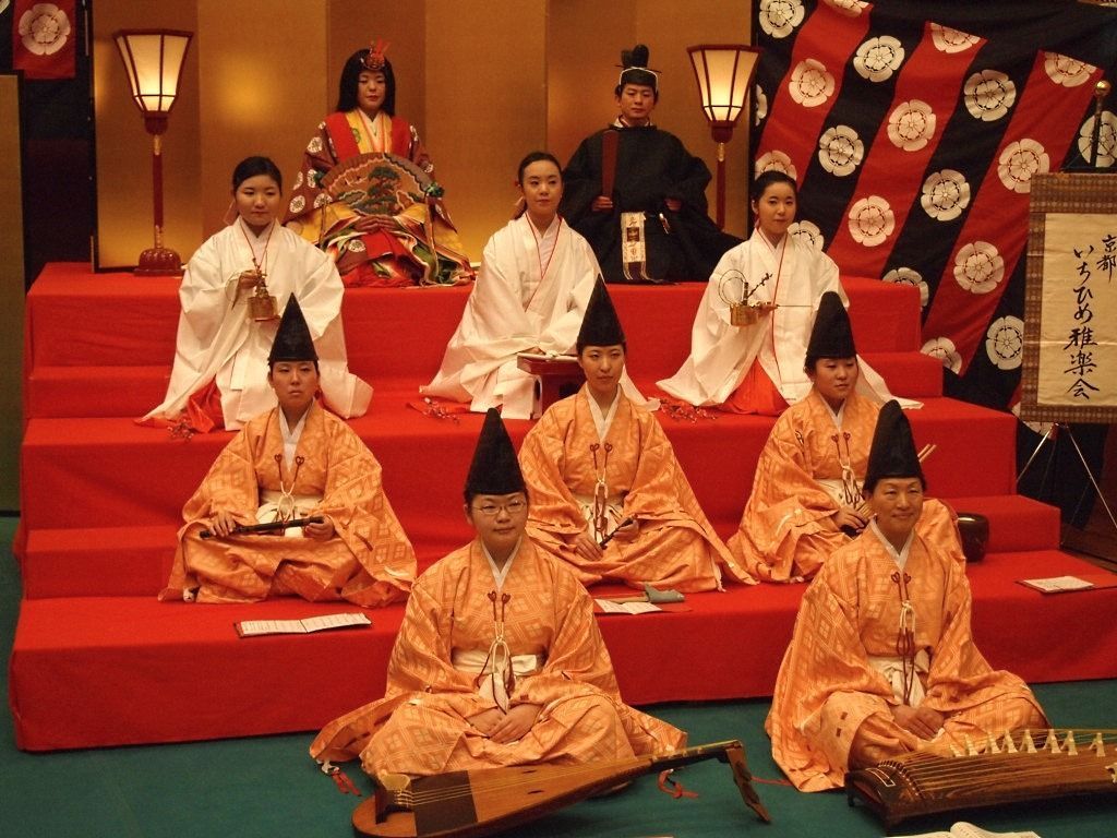 Festivales de Japón: El Hiina Matsuri (ひいな祭) es un festival celebrado el 3 de marzo en un pequeño santuario de Kioto con motivo de la festividad del Hina Matsuri en Japón.