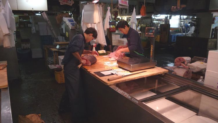 En el antiguo mercado de pescado de Tsukiji (Tokio) que visitamos en el otoño de 2010