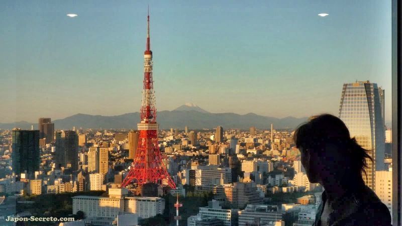 Vistas de la Torre de Tokio y del Monte Fuji desde el hotel (Tokio, Japón)