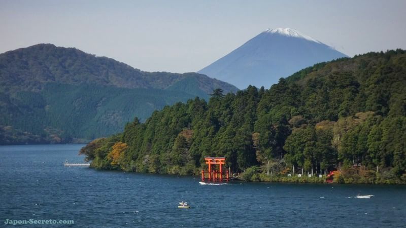 El Monte Fuji visto desde el lago Ashi