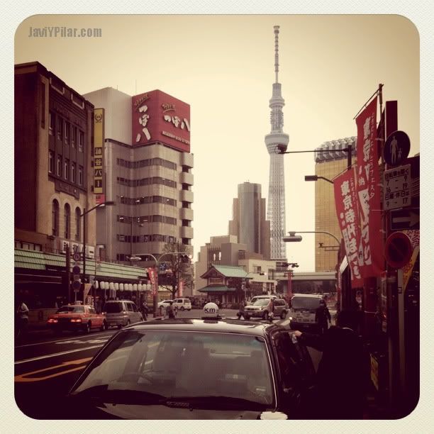 Vista de la torre Tokyo Skytree en el otoño de 2011