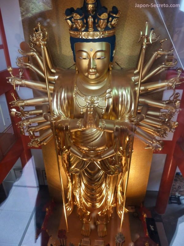 Kannon gigante del templo Kimiidera de la ciudad de Wakayama