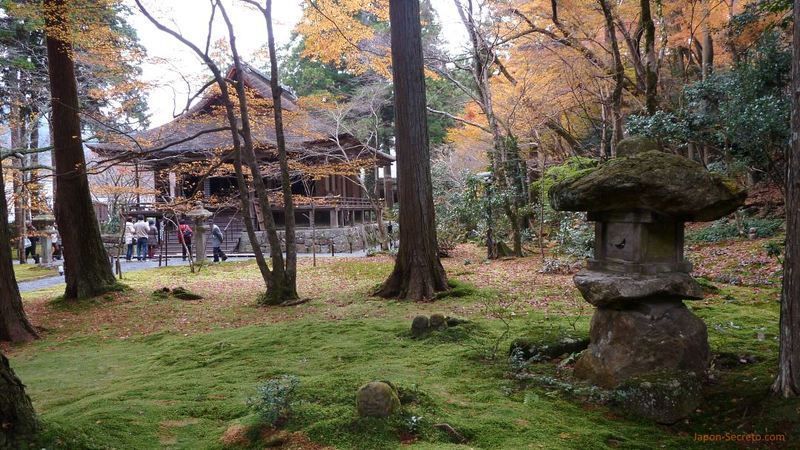 Visitando el templo Sanzen-in (三千院) en Ōhara (Kioto) 