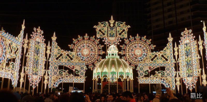 Festivales de Japón: el Kōbe Luminarie (神戸ルミナリエ), un montaje luminoso que adorna el centro de la ciudad de Kōbe las primeras semanas de diciembre, desde 1995, tras el Gran Terremoto de Kansai