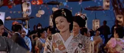 La bella Okichi bailando bonodori en "El Bárbaro y la Geisha" ("The Barbarian and the Geisha", 1958)