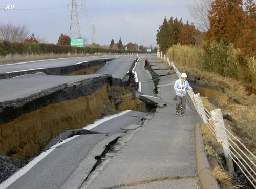 Carretera a Naka (Japón) tras el seísmo del 11 de marzo de 2011