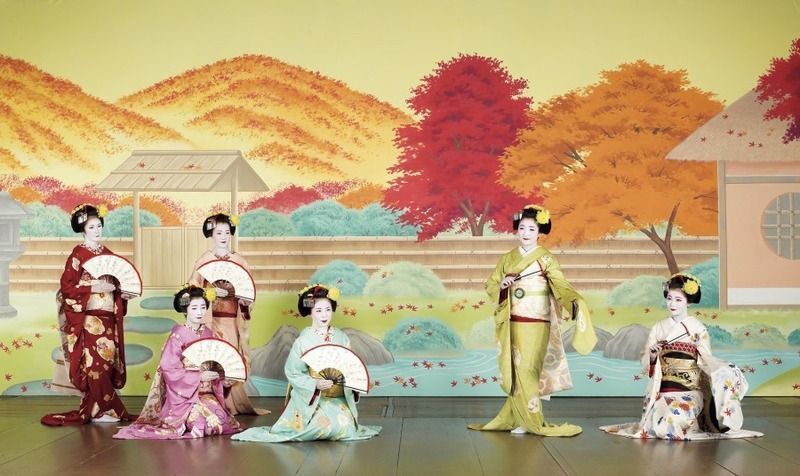 Festivales de Japón: baile Gion Odori en Kioto, los primeros diez días de noviembre en el teatro Gion Kaikan