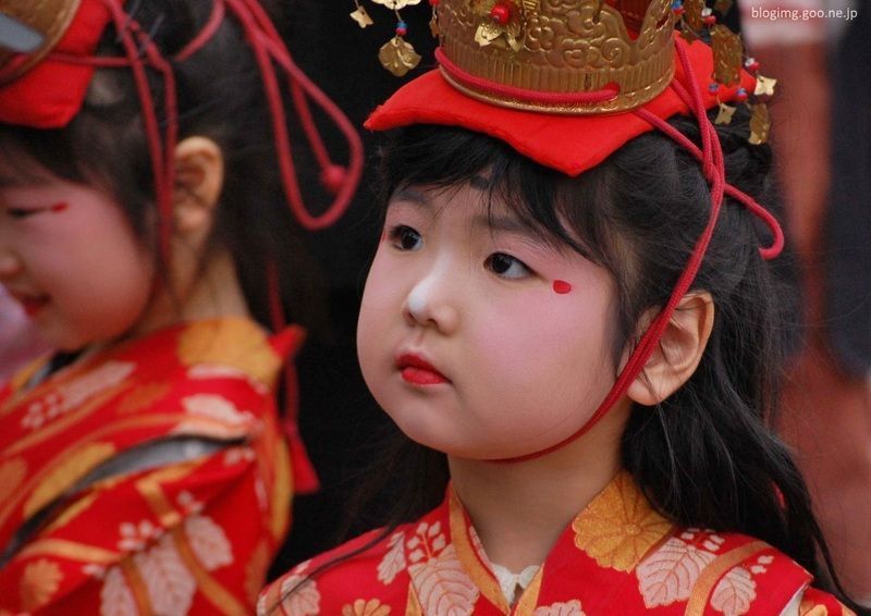 Festivales de Japón: el Hime No Miya Hōnen Matsuri (姫の宮豊年祭), o Festival de la Fertilidad Femenina (o Festival de la Vagina), que se celebra en el santuario Ōgata (大型神社) de Inuyama (犬山市), en la prefectura de Aichi.