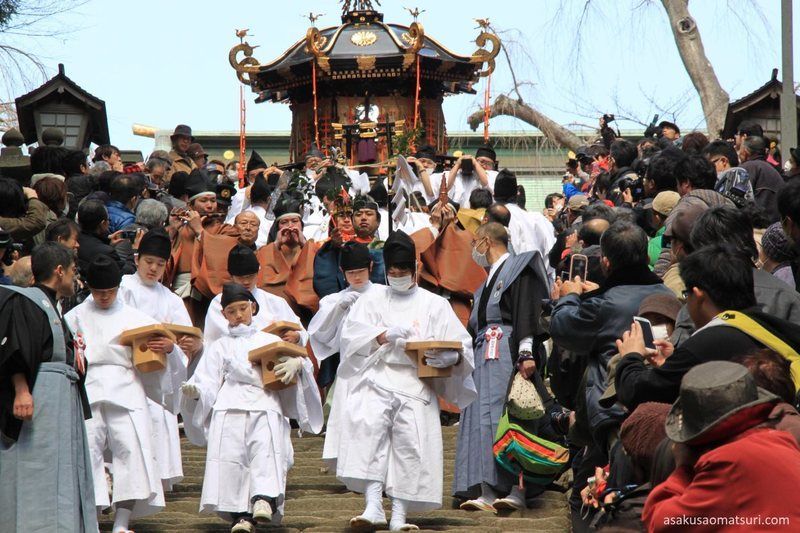 Festivales de Japón: el Hote Matsuri, en la ciudad portuaria de Shiogama (塩竈市 o塩釜市), en la prefectura de Miyagi, con una peligrosa procesión o aremikoshi