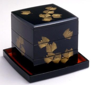 Caja lacada de año nuevo en Japón llamada 重箱 (jūbako)