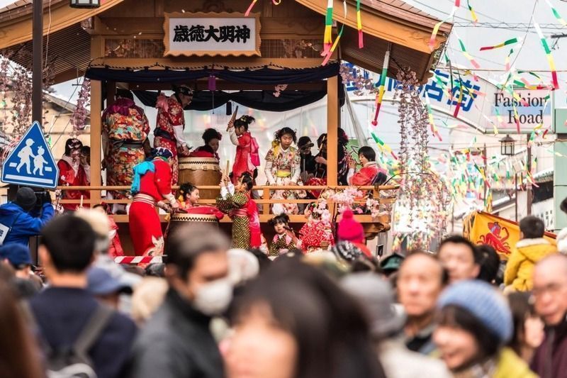 Festivales de Japón: el Katsuyama Sagichō Matsuri (左義長まつり) en Katsuyama (勝山市), al suroeste de la prefectura de Fukui