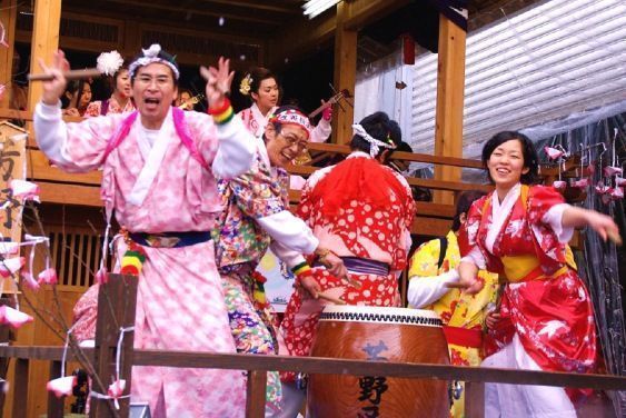 Festivales de Japón: el Katsuyama Sagichō Matsuri (左義長まつり) en Katsuyama (勝山市), al suroeste de la prefectura de Fukui