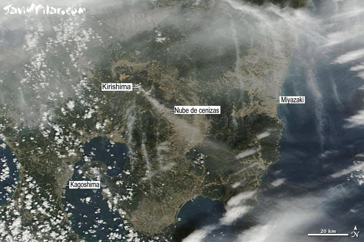 Imagen de satélite. Nube de cenizas tras la erupción del volcán Shin Moe (monte Kirishima, Japón). 28 de enero de 2011
