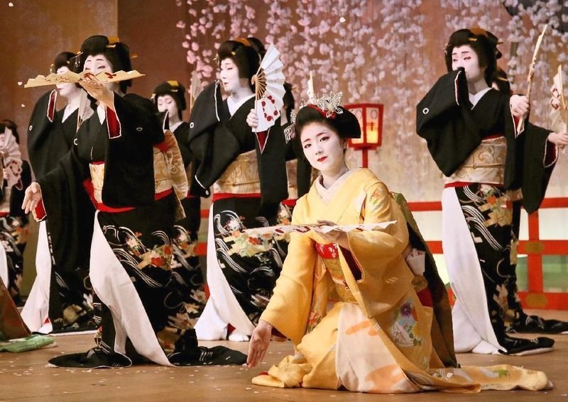 Festivales de Japón: el Kitano Odori (北野をどり), el festival de geishas del distrito de Kamishichiken, uno de los más especiales tanto por su tamaño como por su puesta en escena.