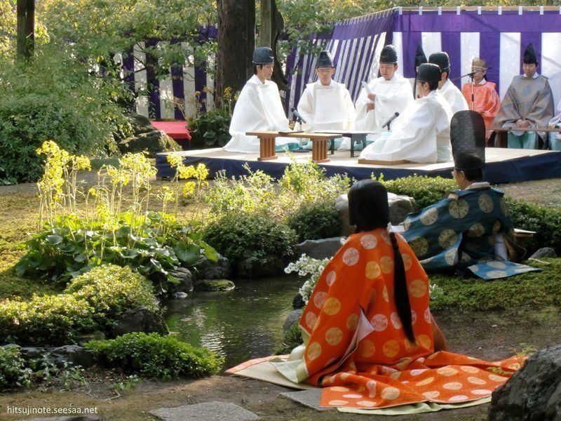 El Kyokusui No Utage, un delicado entretenimiento japonés muy popular en la antigüedad que mezcla poesía y sake. Aún se celebra en Kioto.