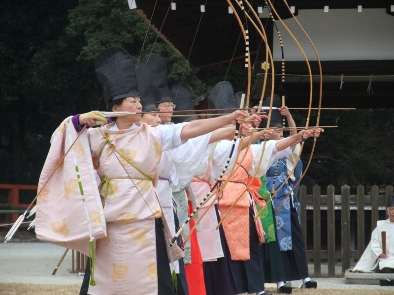 Festivales de Japón: el Musha Jinji, celebrado en el santuario Kamigamo de Kioto, es una detallista prueba de tiro con arco al estilo de la época Heian