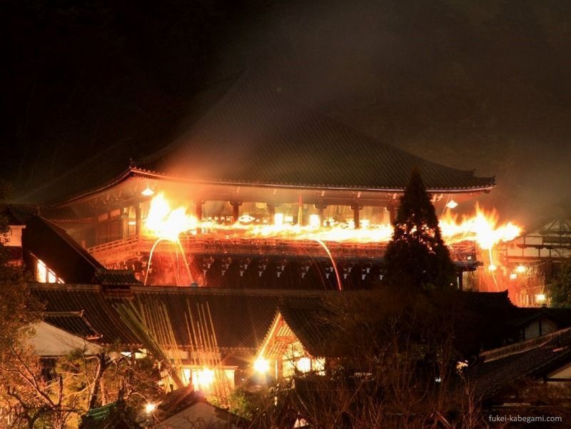 Festivales de Japón: el festival Omizutori de Nara, con su famosa lluvia de chispas durante el ritual Otaimatsu