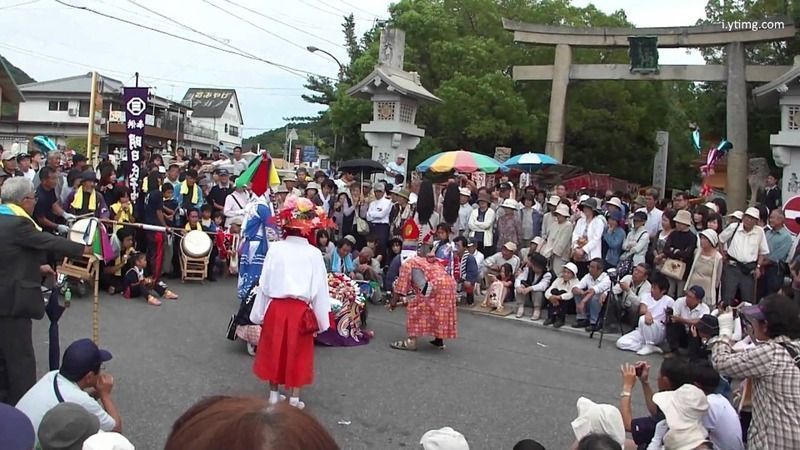 Festivales de Japón: el Ōyamazumi Jinja Reitaisai o Gran Festival del Santuario Ōyamazumi, celebrado en Imabari, en la isla de Omishima (mar interior Seto)