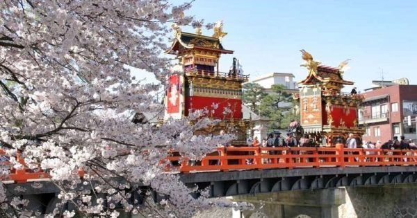 Festivales de Japón: el Sannō Matsuri (山王祭) o festival de primavera de Takayama, considerado uno de los tres más bellos de Japón