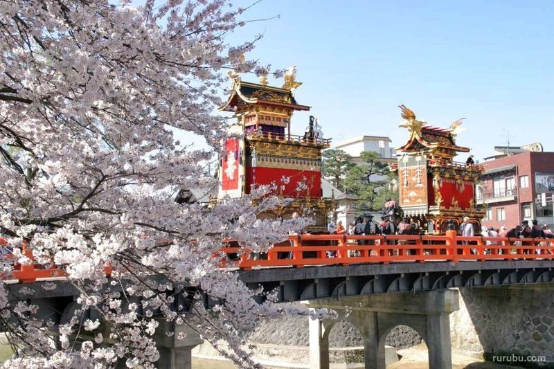 Festivales de Japón: el Sannō Matsuri (山王祭) o festival de primavera de Takayama, considerado uno de los tres más bellos de Japón