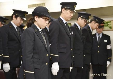 Homenaje a las víctimas del atentado con gas sarín en el metro de Tokio. Estación de Kasumigaseki. 20 de marzo de 2015