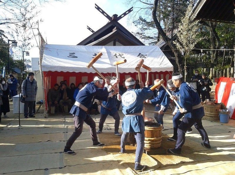 Festivales de Japón: el Setagaya Ume Matsuri (せたがや梅まつり) o Festival de los Ciruelos de Setagaya, en el parque Hanegi de Tokio. Haciendo mochi