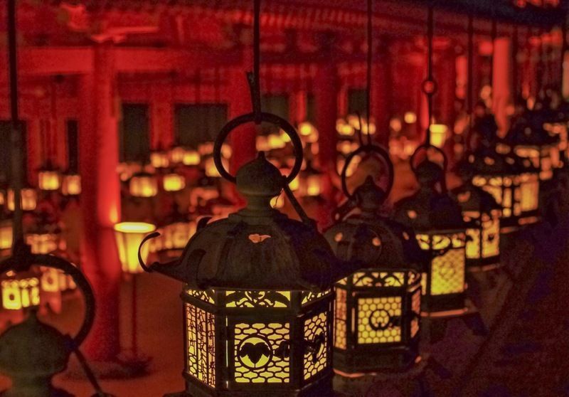 Festivales de Japón: el Setsubun Mantoro. Iluminación de los más de 3.000 faroles del santuario Kasuga Taisha de Nara