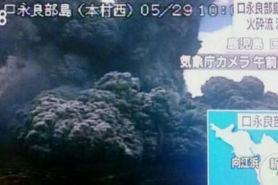 Erupción del volcán Shindake (新岳), en la isla Kuchinoerabu (Japón). 29 de mayo de 2015