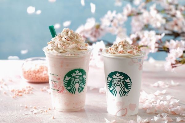 Productos sakura 2017: Sakura Blossom Cream Latte y Sakura Blossom Cream Frappuccino with Crispy Swirl de Starbucks