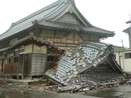 Devastadores efectos de los terremotos en Japón