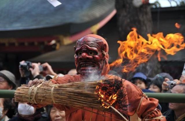 Festivales de Japón: festival Tsunaishiki en el santuario Nagata de Kobe con motivo de la festividad del Setsubun