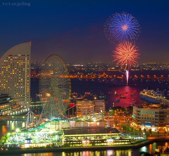 Celebración del Día del Mar (海の日) en Yokohama, con fuegos artificiales
