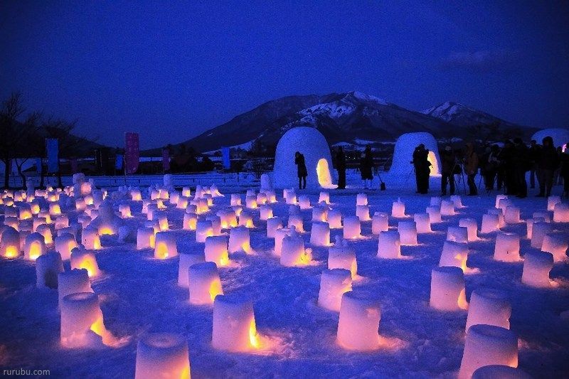 Festivales de Japón: el Festival de las Kamakura de Nieve (横手の雪祭り, Yokote No Yuki Matsuri) con iglús iluminados