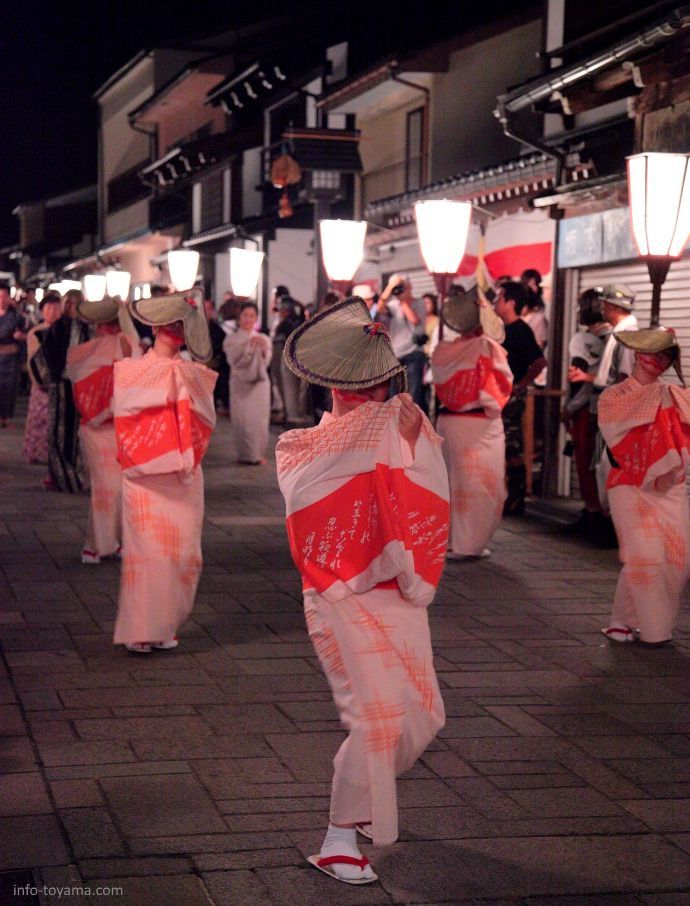 Festivales de Japón: el Owara Kaze No Bon (おわら風の盆), un festival celebrado en septiembre en Yatsuo (八尾町), un pueblo situado en la prefectura de Toyama, en la zona montañosa situada al sudeste de la ciudad de Toyama.
