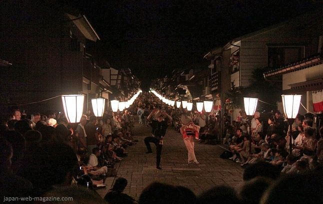 Festivales de Japón: el Owara Kaze No Bon (おわら風の盆), un festival celebrado en septiembre en Yatsuo (八尾町), un pueblo situado en la prefectura de Toyama, en la zona montañosa situada al sudeste de la ciudad de Toyama.