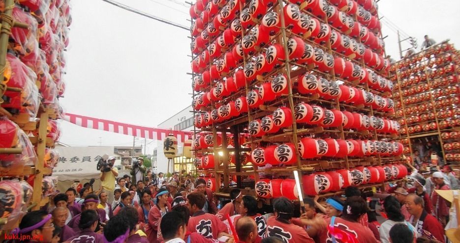 Festivales de Japón: el Tennōsama (天王様), conocido popularmente como Kuki Chōchin Matsuri (久喜提燈祭り, Festival de los Farolillos de Kuki) celebrado los días 12 y 18 de julio en la ciudad de Kuki (prefectura de Saitama)