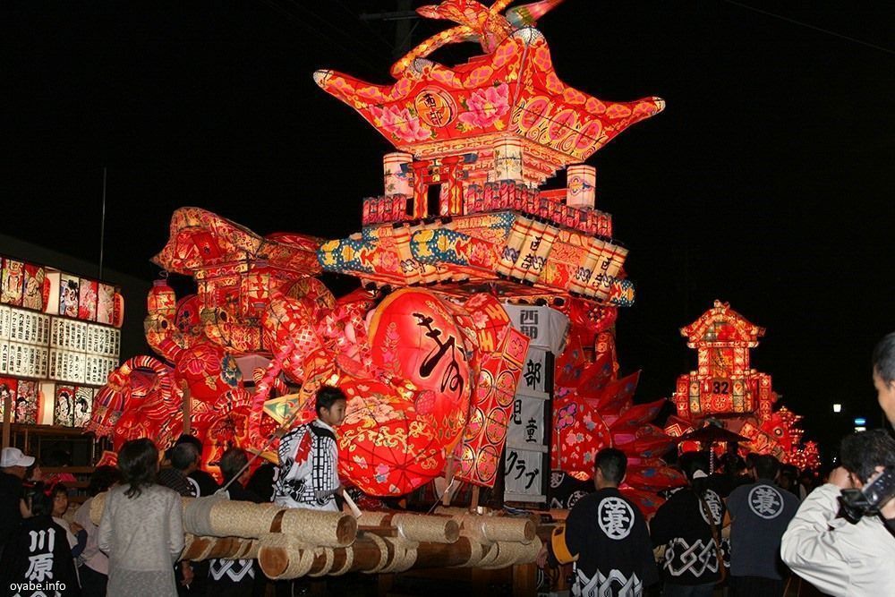Festivales de Japón: el Tsuzawa Yotaka Andon Matsuri, un impresionante festival celebrado las noches del primer viernes y sábado de Junio en Oyabe (Toyama)