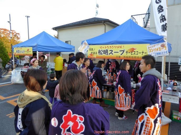 Festival Taimatsu Akashi: puestos callejeros de comida o "yatai"