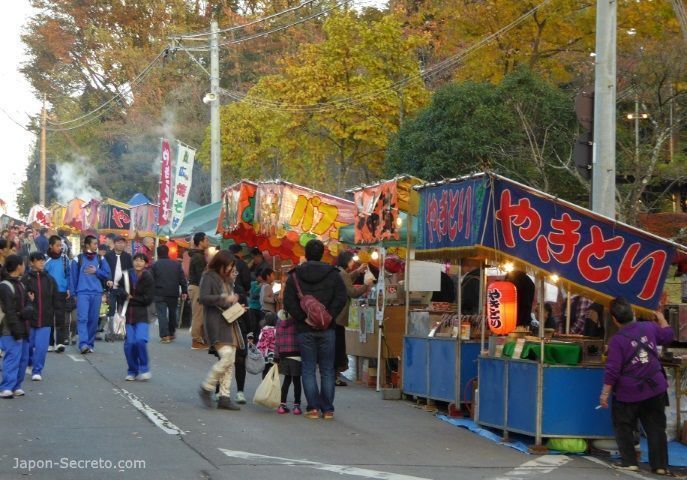 Festival Taimatsu Akashi: puestos callejeros de comida o 