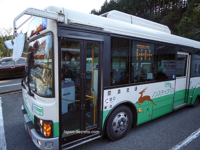 Autobús para ir al santuario Tanzan (談山神社) en Sakurai (prefectura de Nara)