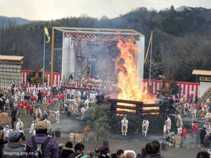 Festivales de Japón: pira gigante en el Agon No Hoshi Matsuri