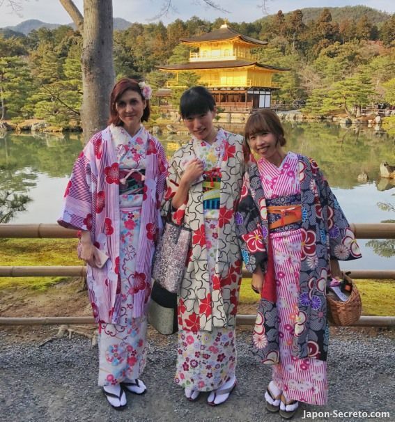 Visitando el Pabellón Dorado (Kinkakuji) con un kimono alquilado