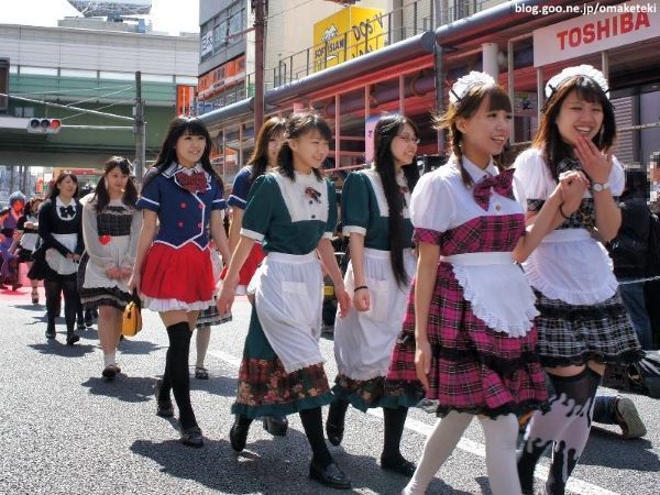 Viajar a Osaka: meidos en Den Den Town (Nipponbashi)