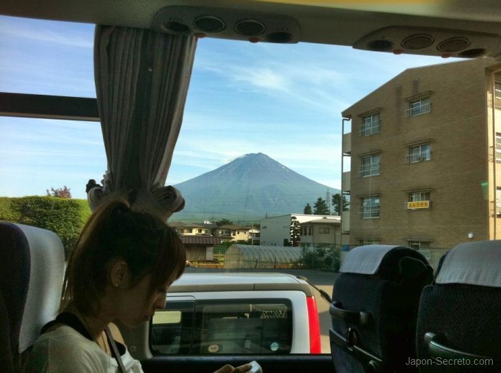 Vista del Monte Fuji desde el autocar que nos llevaba de vuelta a Shinjuku