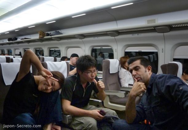 Normas de cortesía en los trenes de Japón