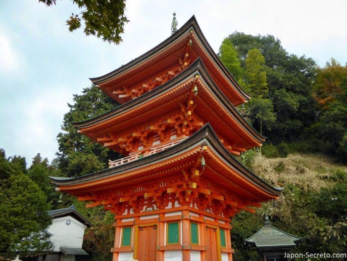 Pagoda de tres pisos del templo Hōgon-ji (Chikubushima)