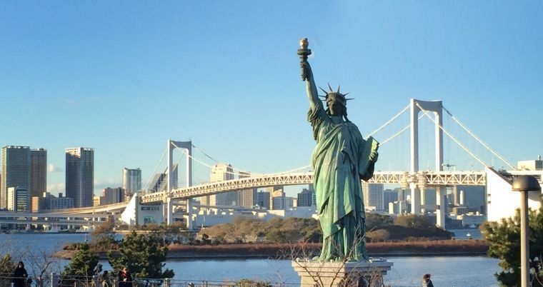 Réplica de la Estatua de la Libertad en la isla artificial de Odaiba (Tokio, Japón)