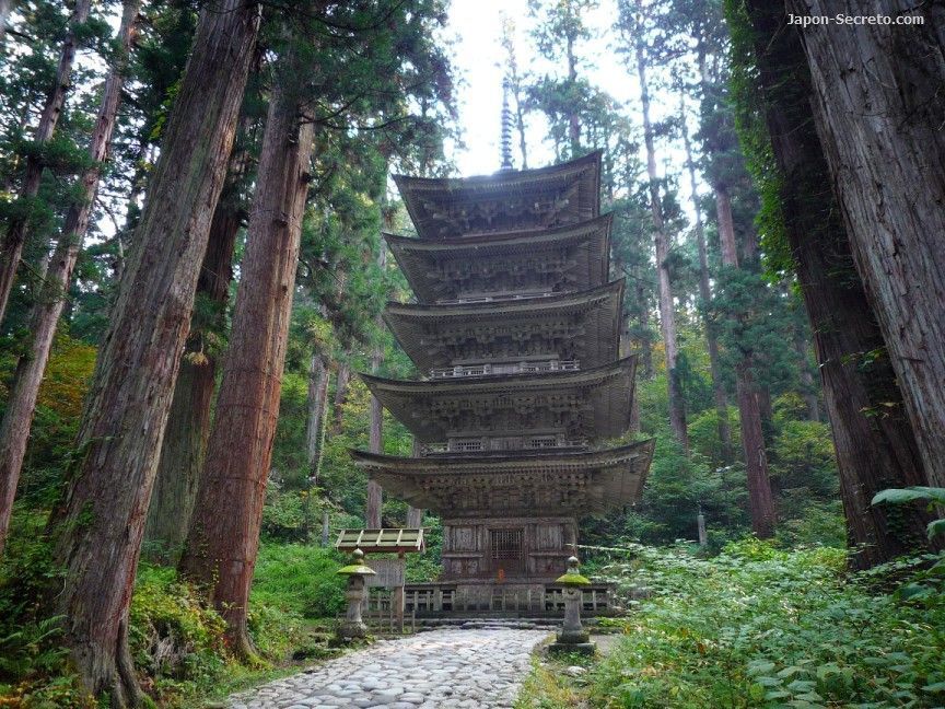 Dewa Sanzan: monte Haguro. Pagoda de cinco pisos Gojū No Tō