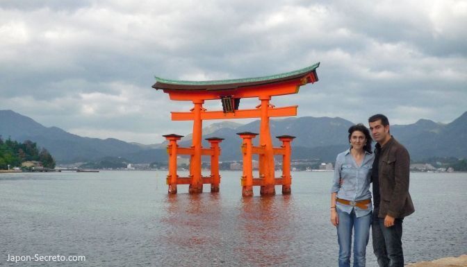 Isla de Miyajima (bahía de Hiroshima). Vista del famoso torii del santuario Itsukushima