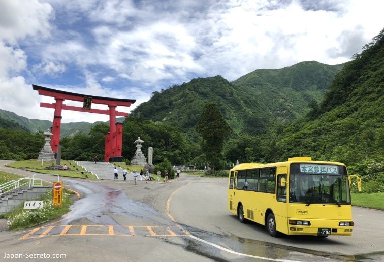 Japón. Ruta de peregrinación Dewa Sanzan. Monte Yudono (Yudonosan). Transporte. Cómo llegar. Autobús